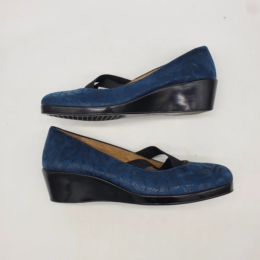 Michelle D Shoes Women 9M Brenda Navy Blue Reptile Square Toe Wedge Pump